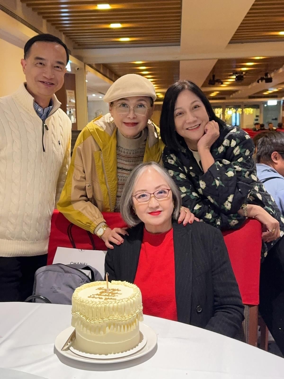 卢宛茵73岁生日 