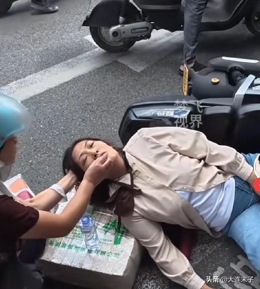 平凡人的见义勇为，应大力提倡！

刚才看个视频，浙江一个女骑手，骑行中突然倒在马