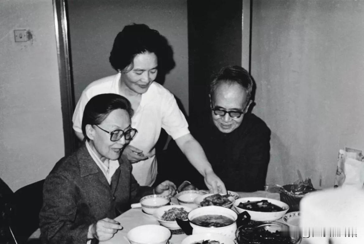 1980年，钱瑗在英国兰开斯特大学进学习回国，用留学时学的厨艺做拿手菜孝敬父母，