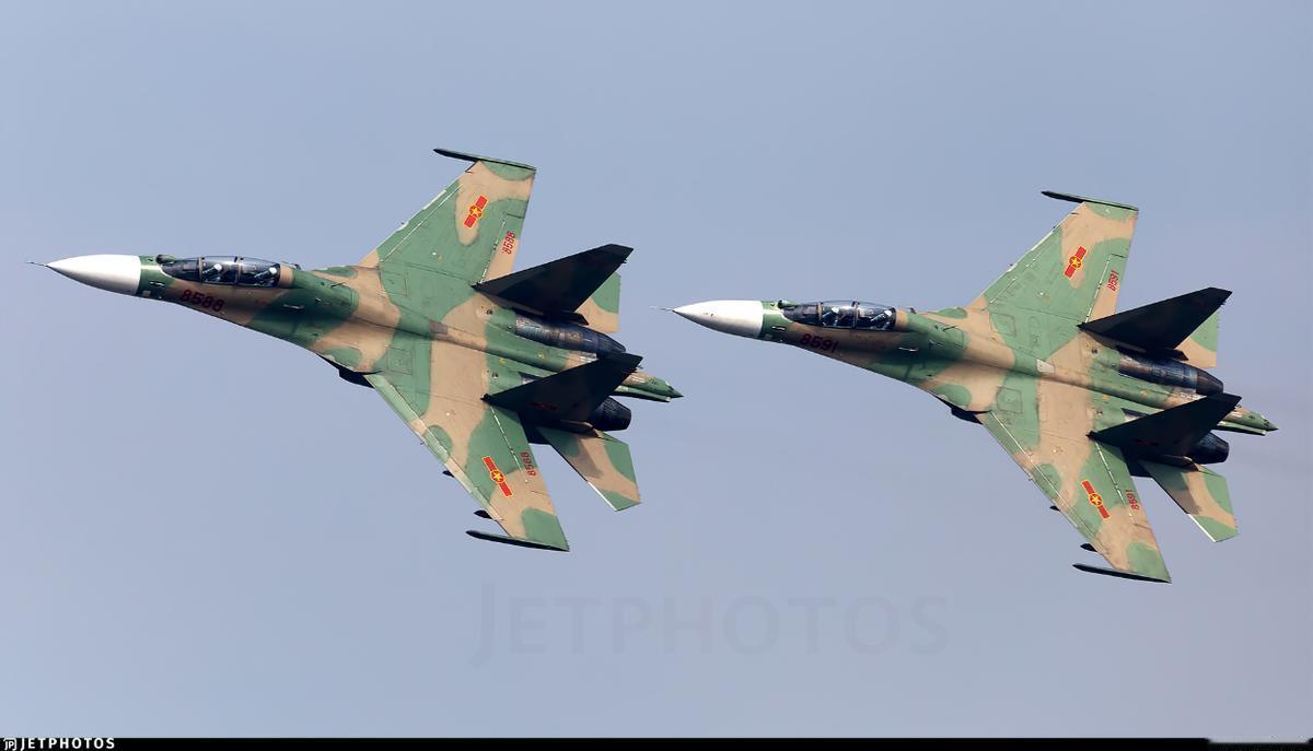 越南正在考虑阵风战斗机。
越南的战斗机都很老了，正在考虑更换更先进的战斗机。
但