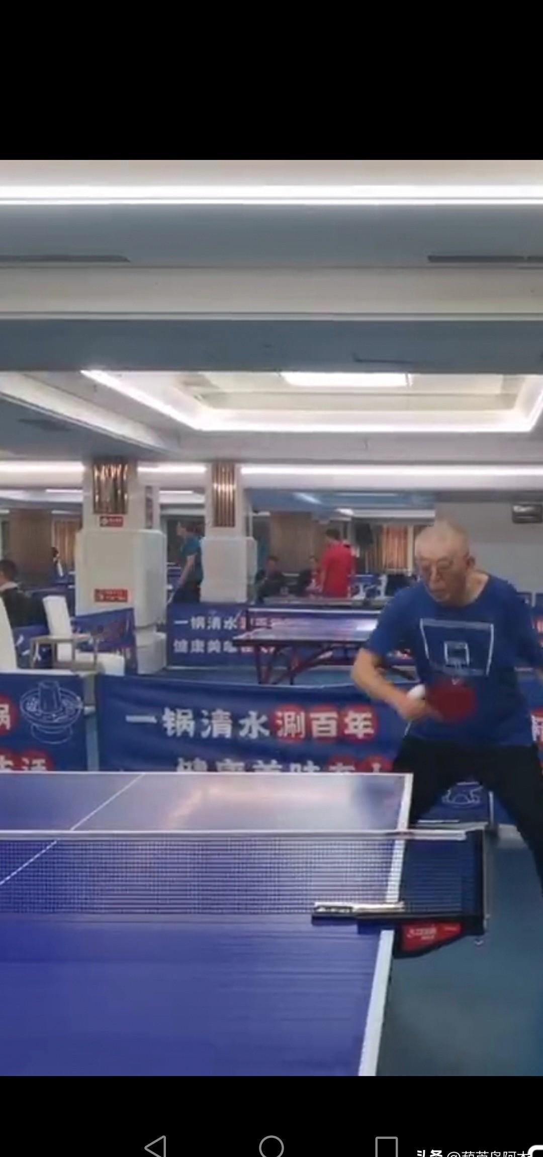 葫芦岛春秋球馆，俩普通人，一盆球，打出了国家队同款训练法。
王哥正手不再瞎拉，球