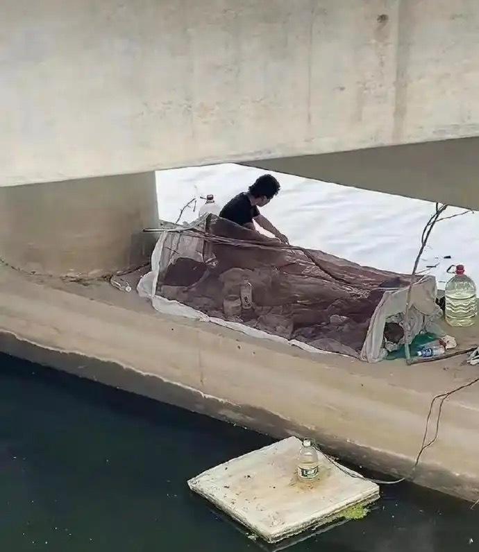 这是有多大瘾啊 