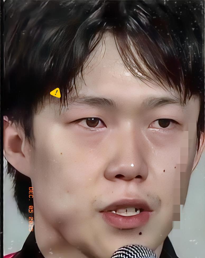 看到这一幕，泪目了！
“成都混团”中国队8：4战胜德国队，赛后，满脸汗水的王楚钦