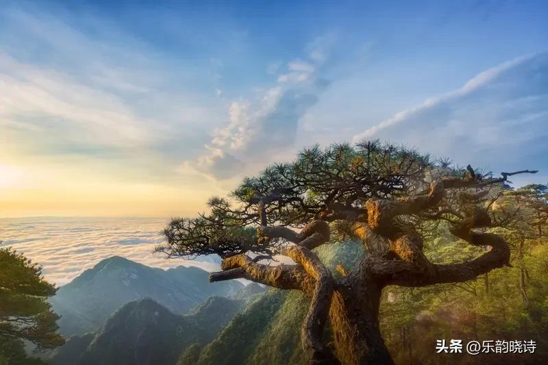 “胸怀博大容天下，请对下联”，给出的下联“心向平和纳百川”对仗工整且意境契合。“