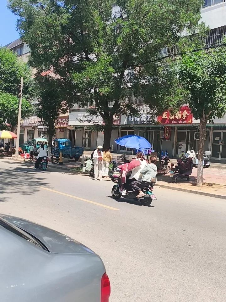 请问,你那儿最便宜理发是多少?
我们肥城市县城最便宜的理发价格是5元，对年长的老