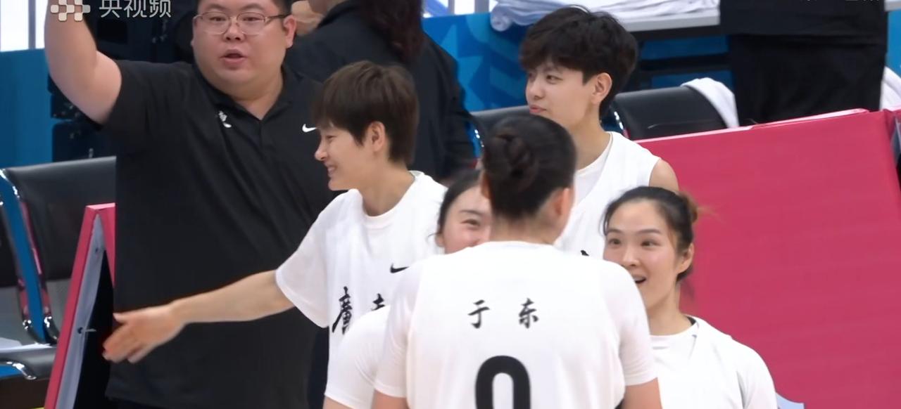 全运会女子篮球这场半决赛太炸裂了！广东队以108比48的大比分战胜辽宁队，强势打