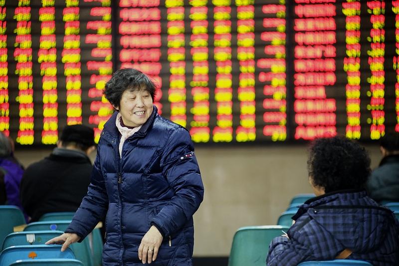 近期股市好消息还真不少。12月30日沪指走出罕见“十连阳”，收报3965.12点