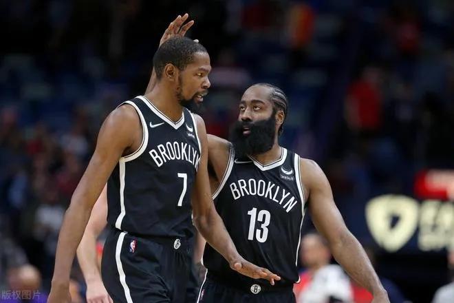 NBA现役球员有望破3万分球员

首先，杜兰特目前总得分29182
本赛季结束就
