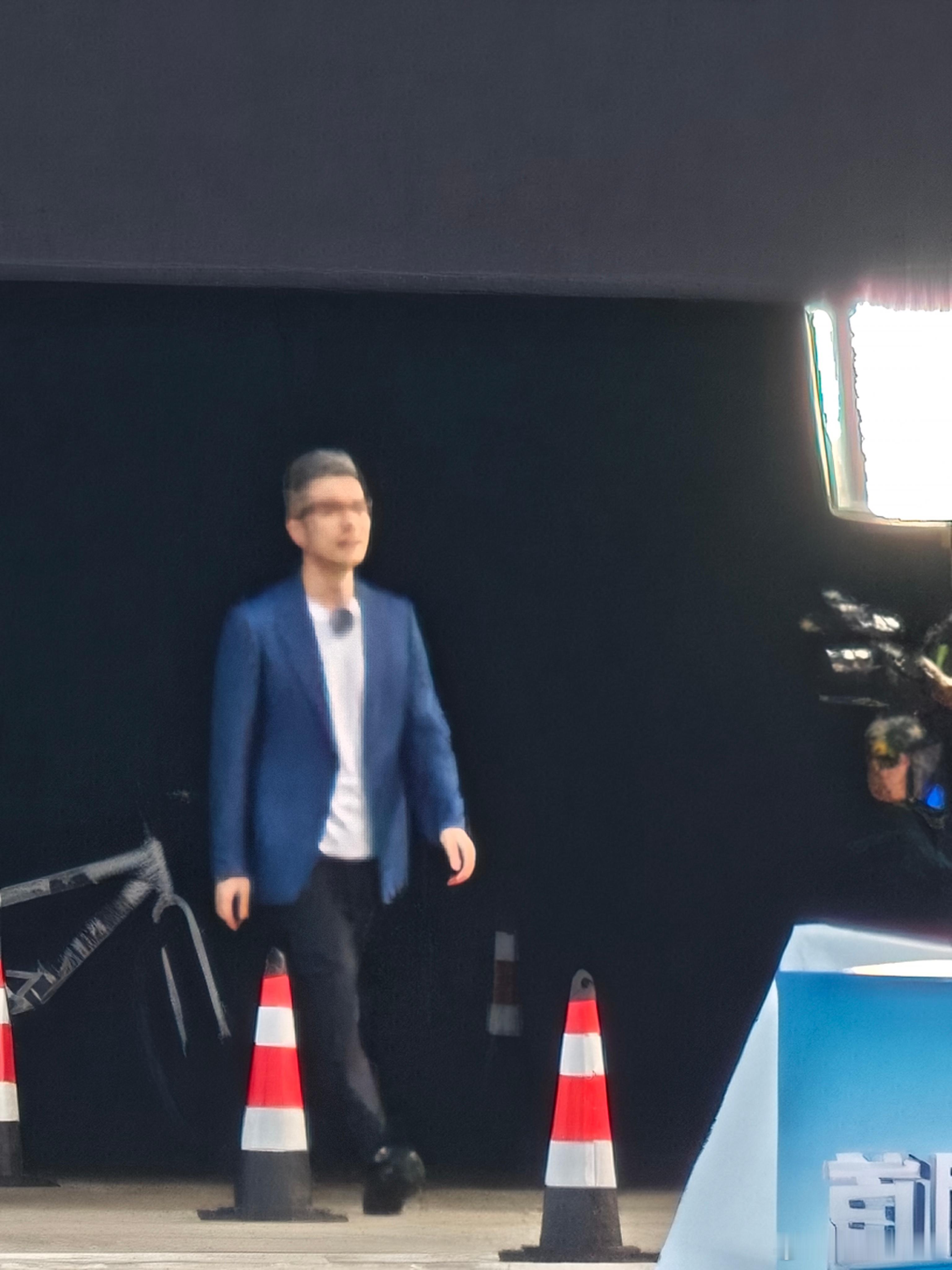 是时候让大梦给我换个手机了，没有长焦，连我心爱的广权都拍不清楚