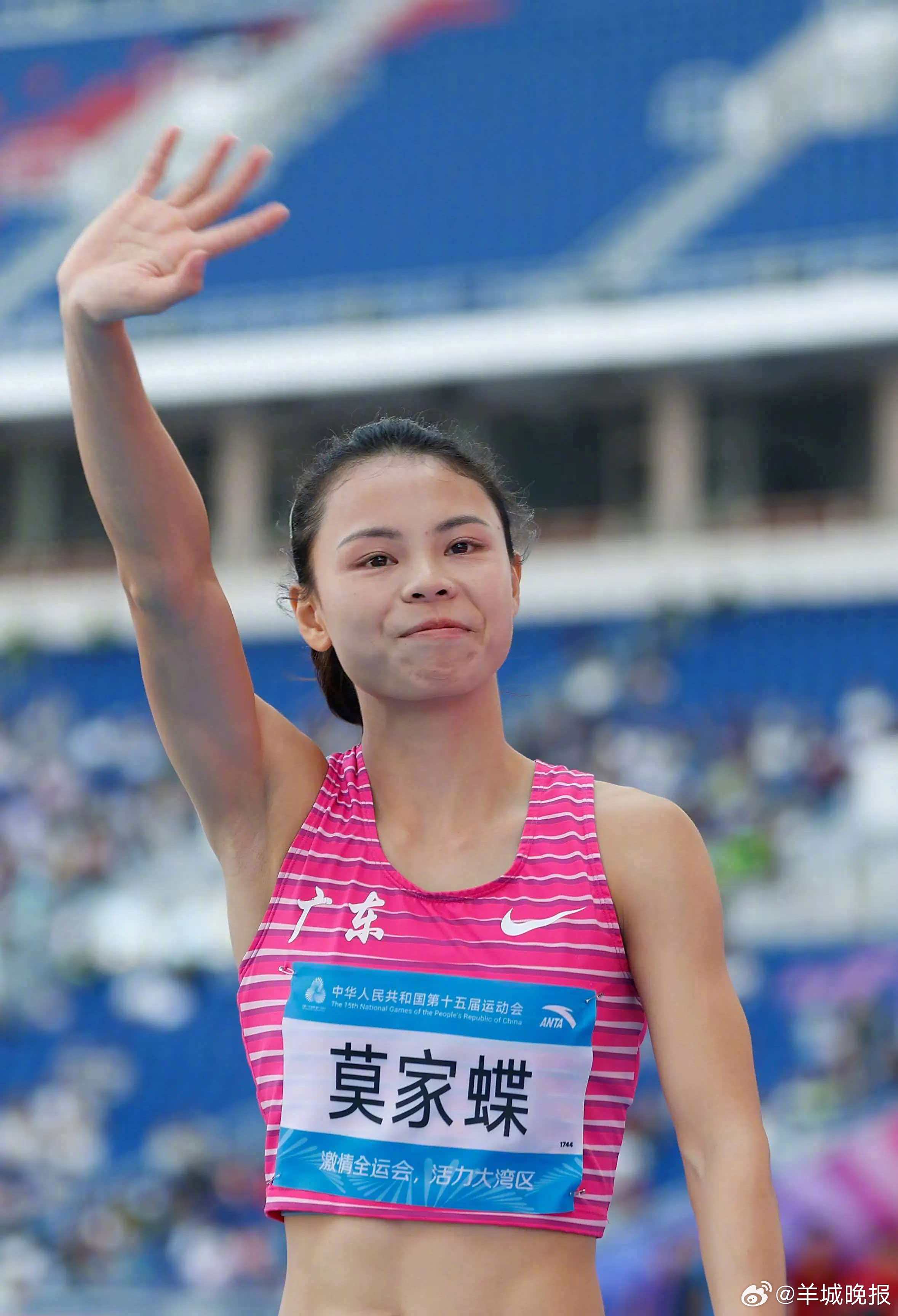 #吴艳妮全国冠军赛夺冠##莫家蝶摔倒#6月28日，2026年全国田径冠军赛在日照