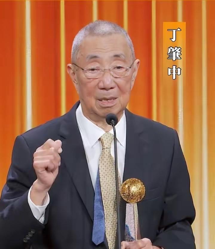 “你不能用中文演讲！”

诺贝尔奖颁奖礼上，这话对着华人科学家丁肇中说出来，简直