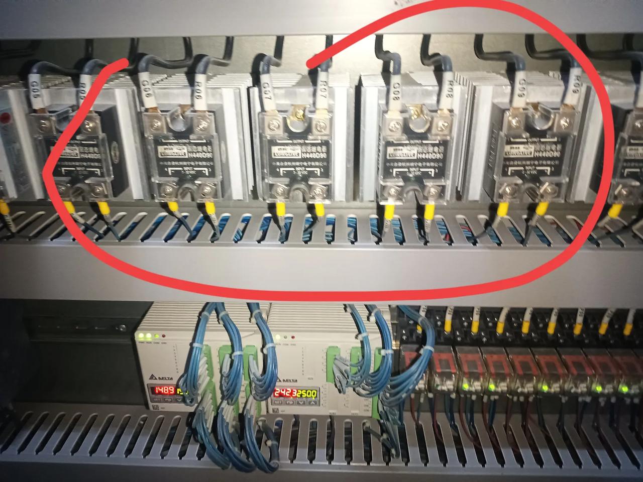 又被挨叼了，弄的我心情非常低落，老板问我电箱里这个东西为什么老是坏，我也不知道怎