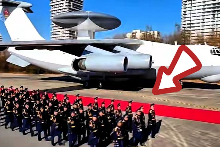 刷到朝鲜亮相的新型预警机，
我真是越看越纳闷，
实在忍不住想吐槽！

机身光溜溜