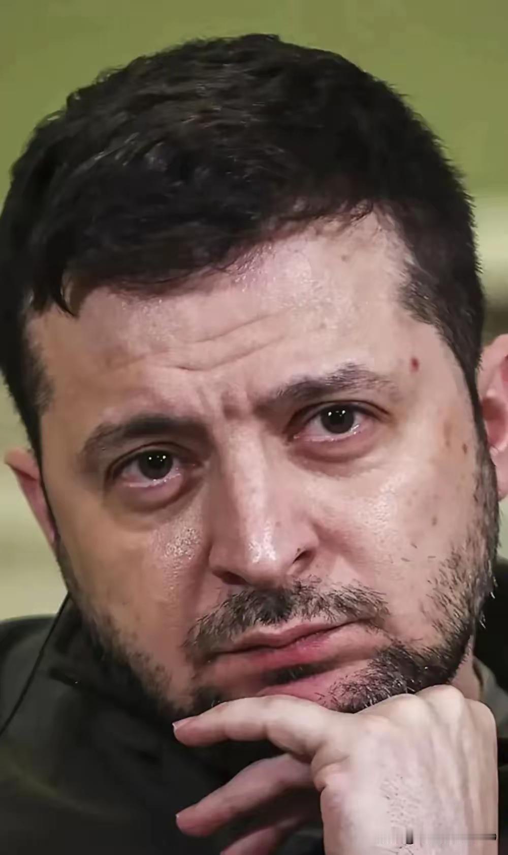 泽连斯基真怕了，因为他性命堪忧！
​一直以来，俄罗斯到处轰炸乌克兰，但对泽连斯基