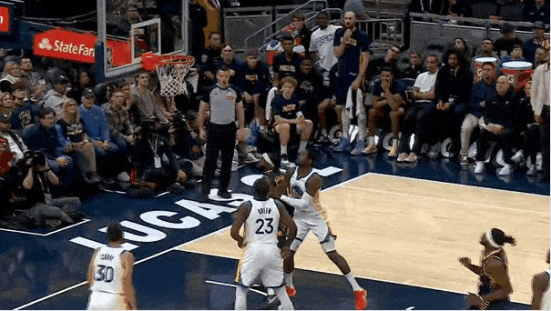 又吵起来了！追梦真是无处不在！
在今天NBA常规赛勇士对阵步行者的第三节比赛中，