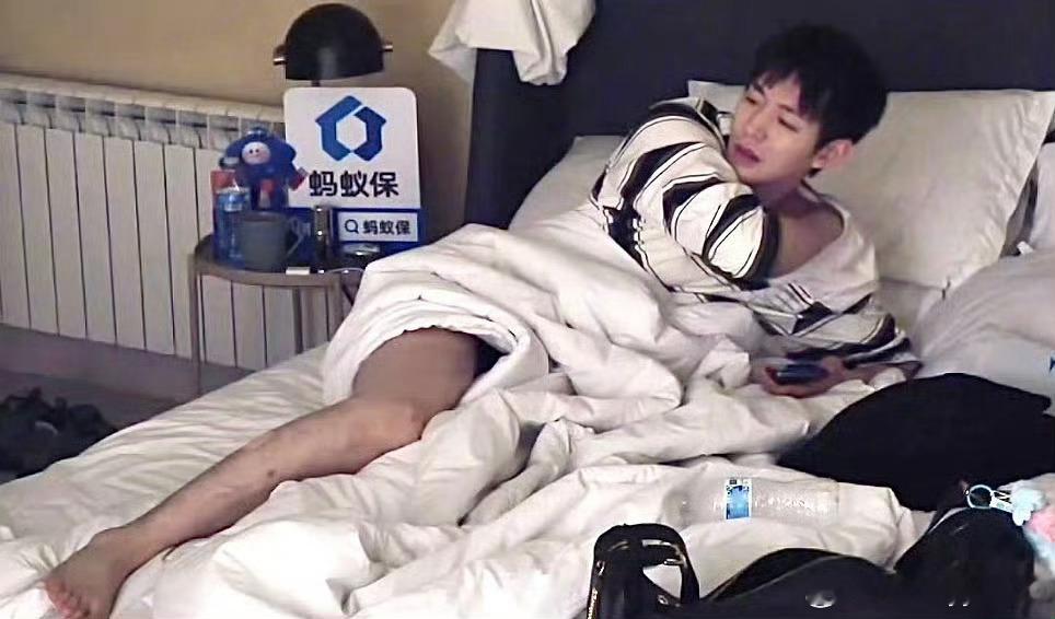 林依晨叫邓为起床这个花少8是我们爱看啥的 哈哈哈哈哈哈哈哈哈哈 ​​​