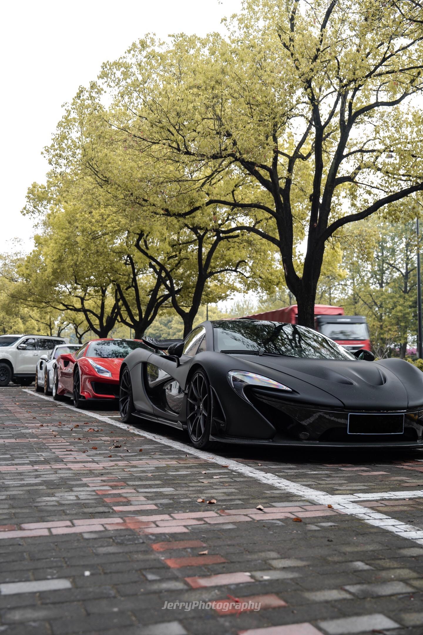 Mclaren P1“Peter Li”正午阳光下的笑脸杀手，磨砂黑增加了一丝战斗气息