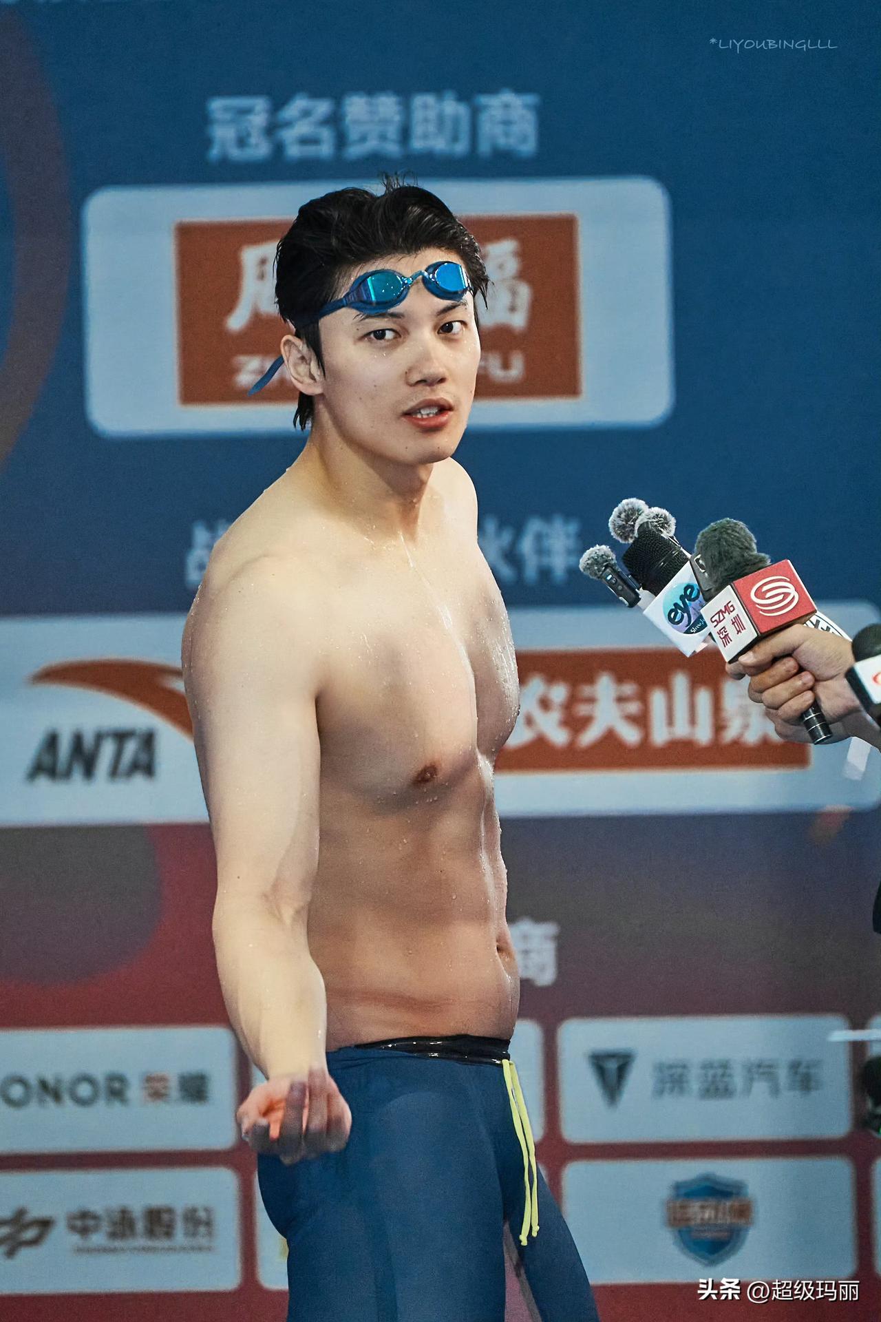 就这么勾勾手 。。。
想做汪顺 老婆的人排到了法国[舔屏]