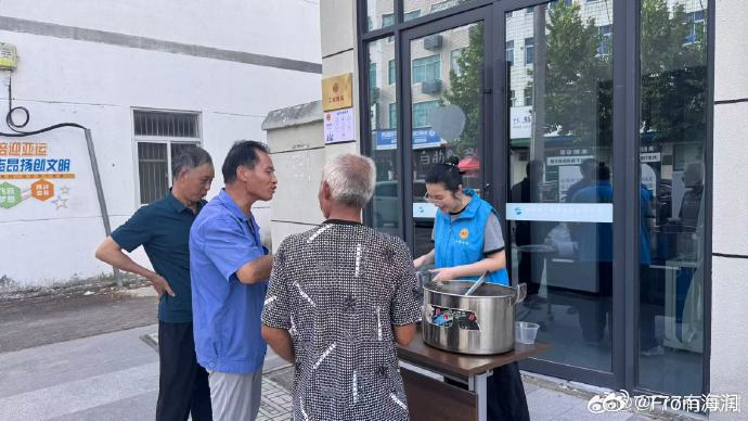 仙居总工会致敬高温下的坚守清凉一夏一线劳动者不畏酷暑、恪尽职守，守护城市正常运行