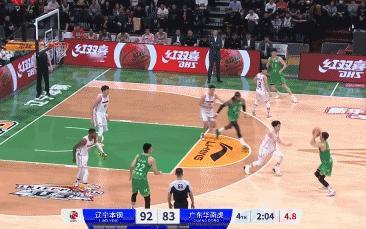 赵继伟张镇麟两粒关键三分打停广东！
北京时间1月1日，辽宁与广东的比赛进行至末节