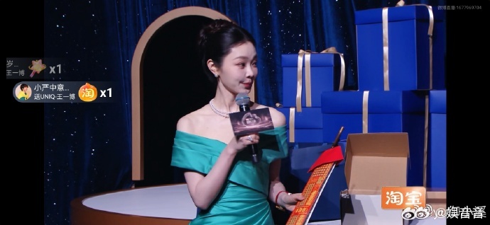 宋轶抽到白鹿送的礼物 美女互动氛围感拉满！宋轶抽到白鹿的礼物，轻松美好超有爱的，