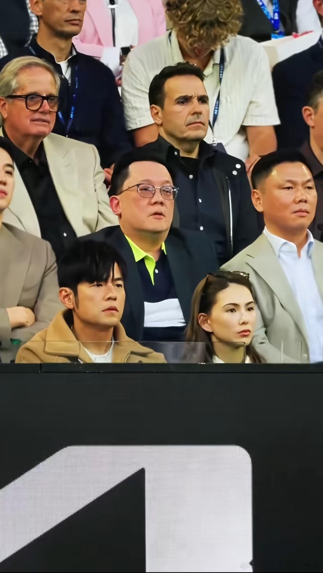 去年澳网的昆凌和今年澳网的昆凌，怎么感觉老了不少？去年真的很亮眼啊，今年都没认出