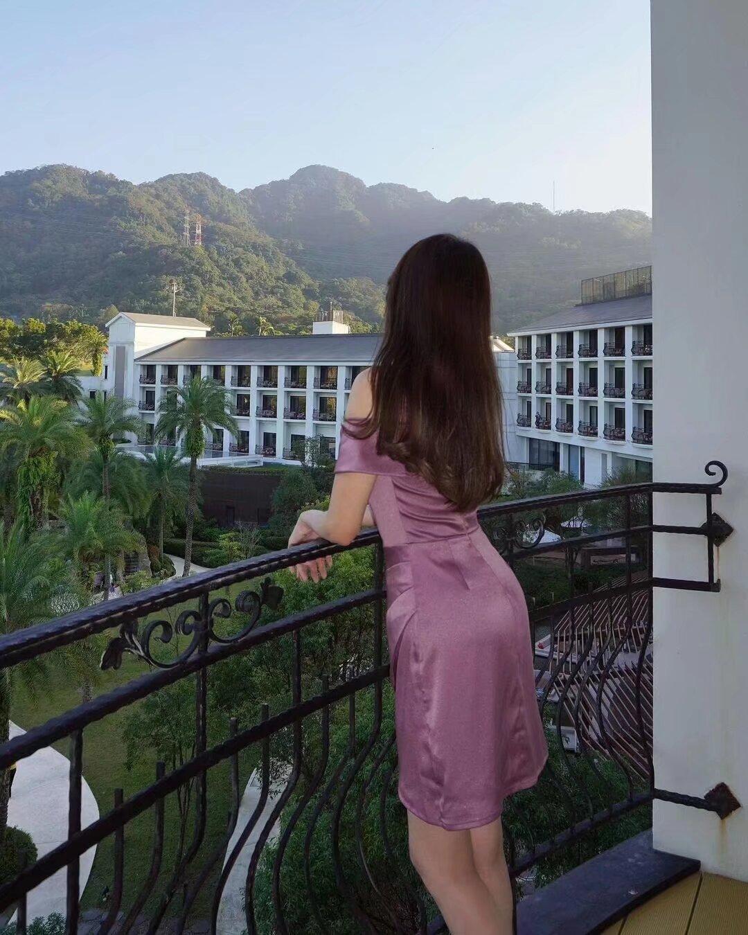 世界上，有两种人很难得：一种是 “聪明而厚道”的人，一种是 “高贵而平和”的人。