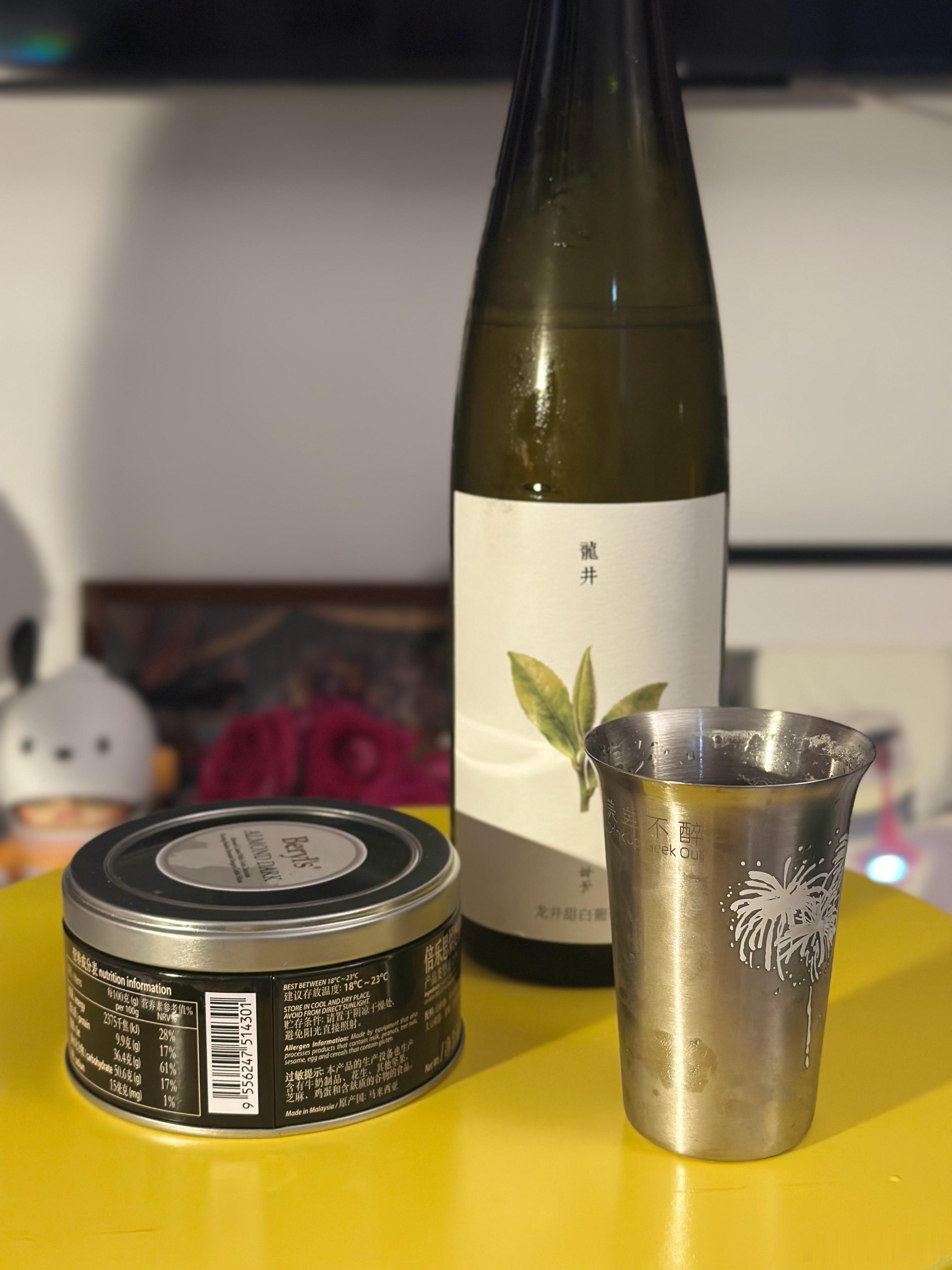 这周每天都醉醺醺的 好幸福 好喜欢我的同事 中午一起吃饭还能偷偷喝酒 