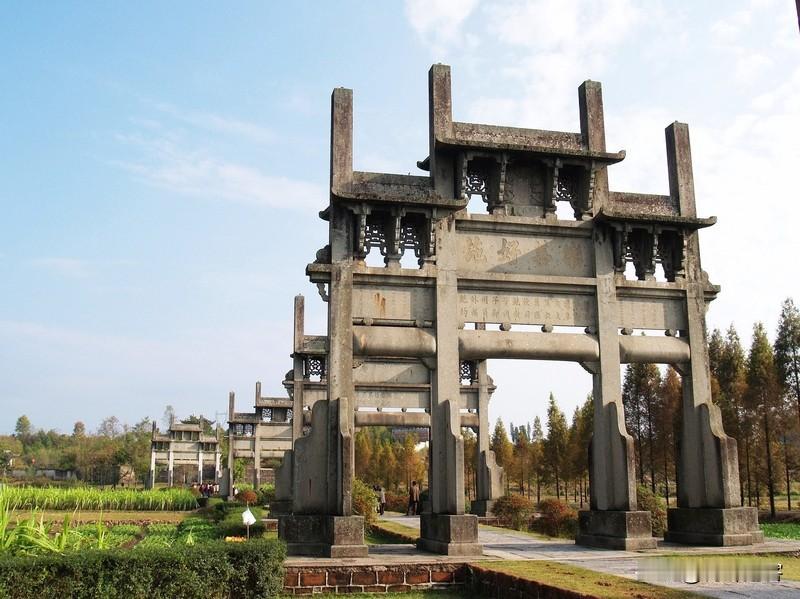 我今年64岁，退休已4年。退休第一年，打了五个月工，包吃包住，月每4千，共赚了2