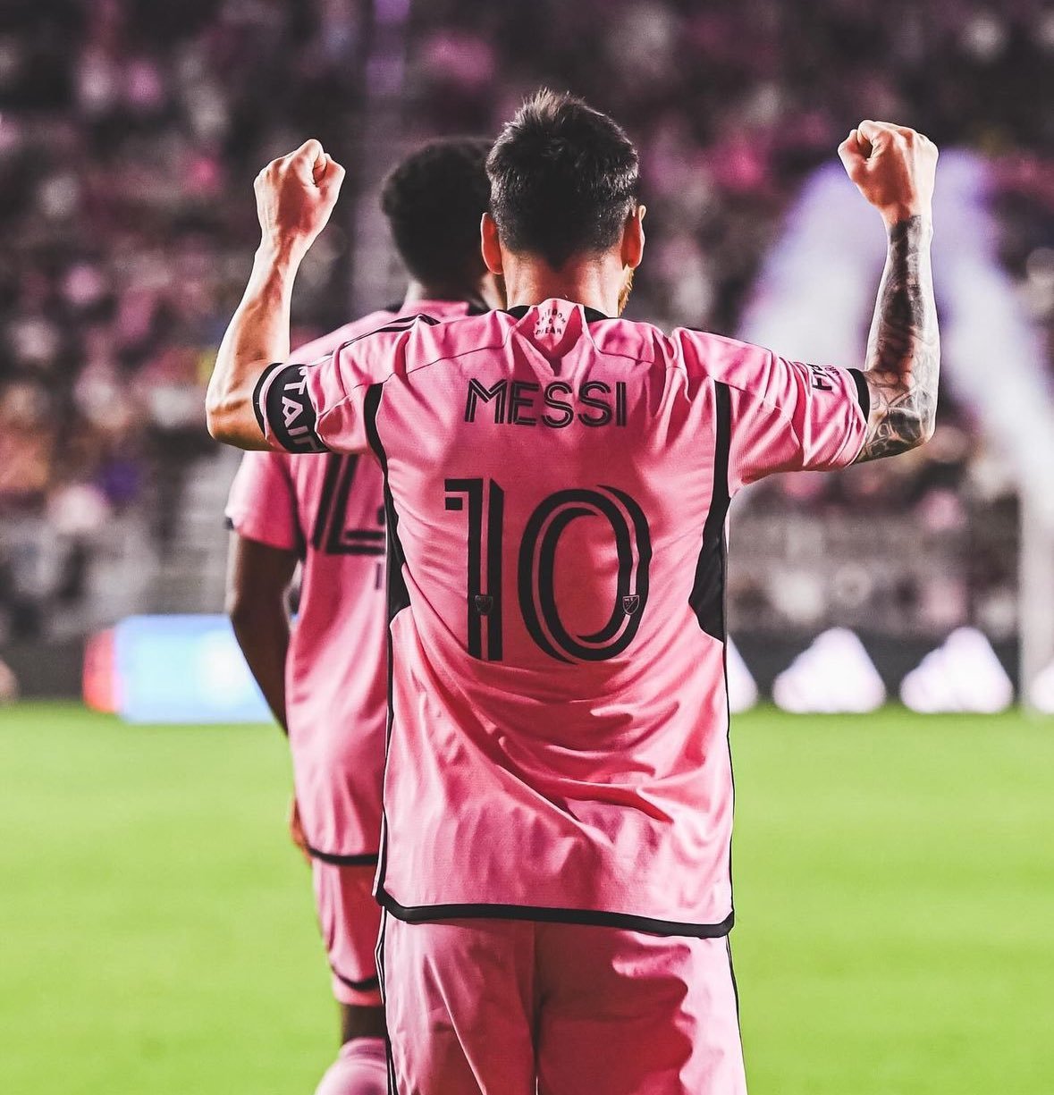 【复出咯🥹🥹🥹】阿根廷跟队记者Gaston Edul：里奥·梅西明天将参加