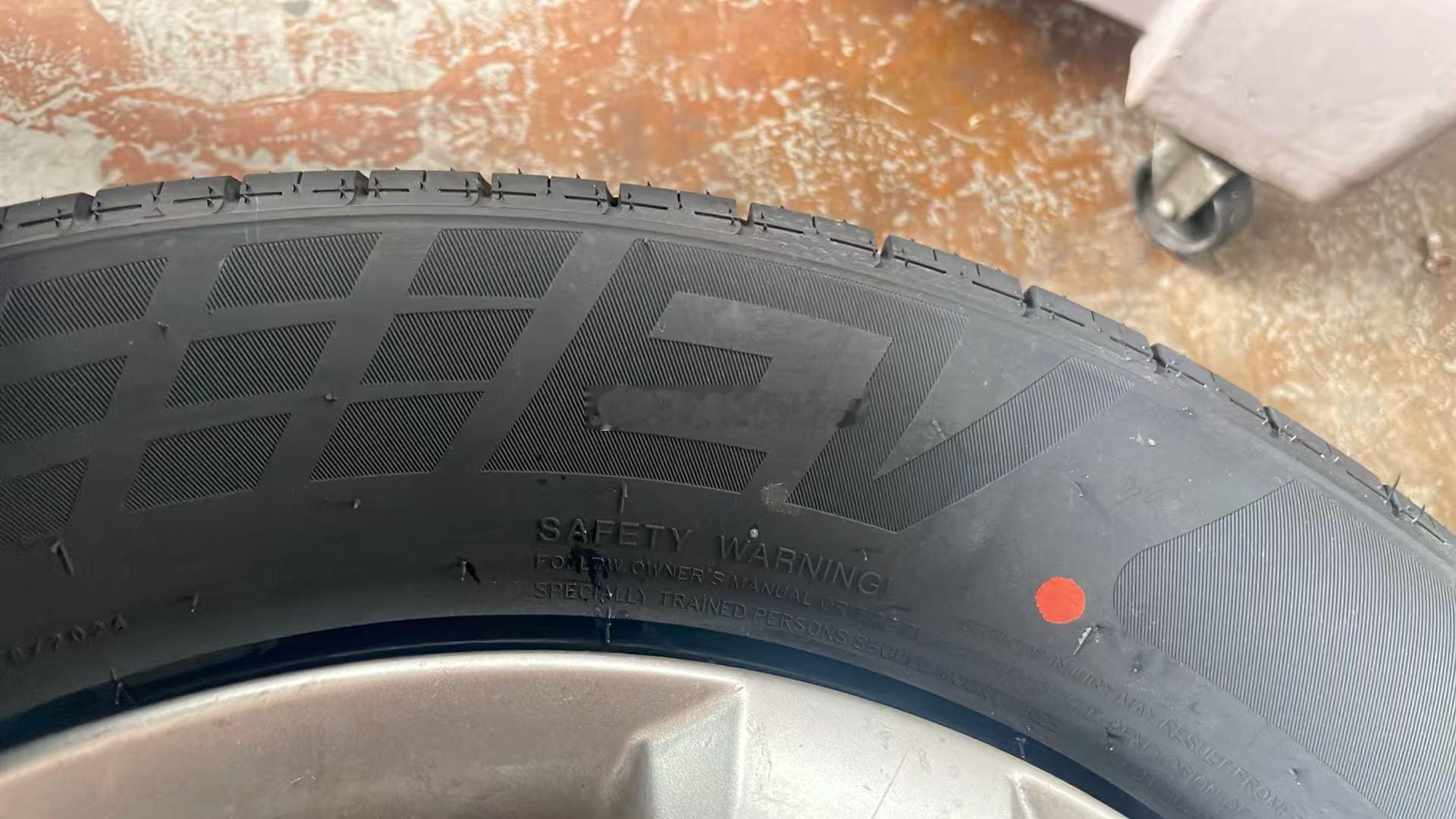 小王师傅给我的老陆尊换了四条EV胎