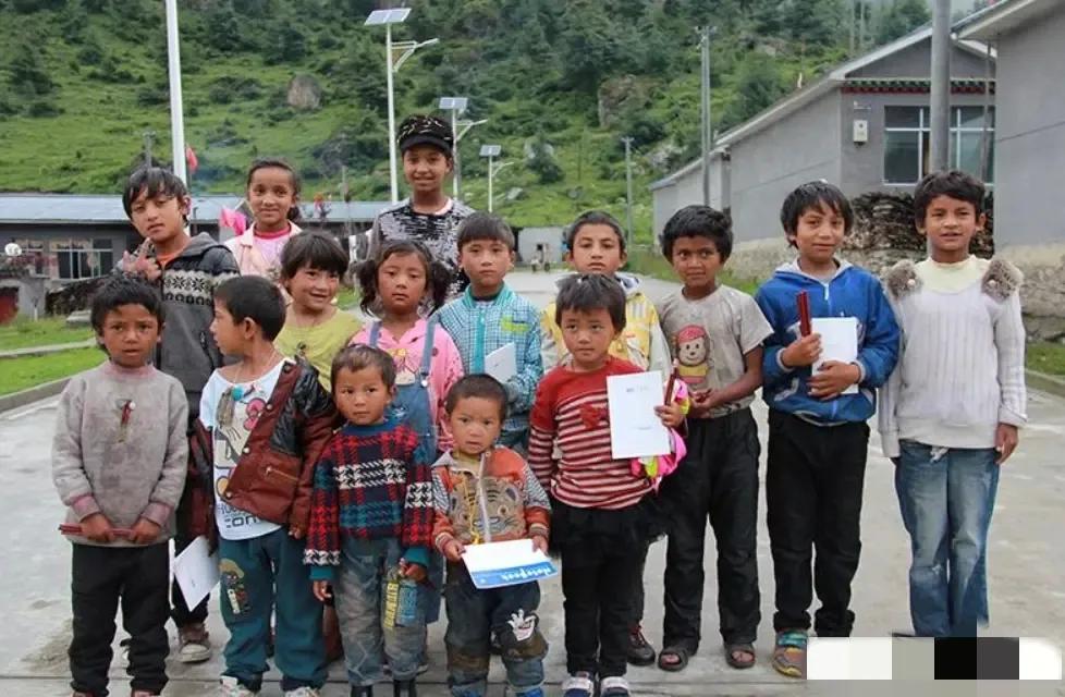 “是中国政府给了我们家。”2003 年 5 月 26 日，中国政府正式接纳了长期