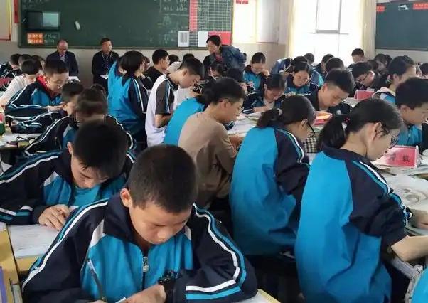 高中，你可能不知道的几个潜规则！

1、高中本质上就是在筛选人，能上清北的是万分