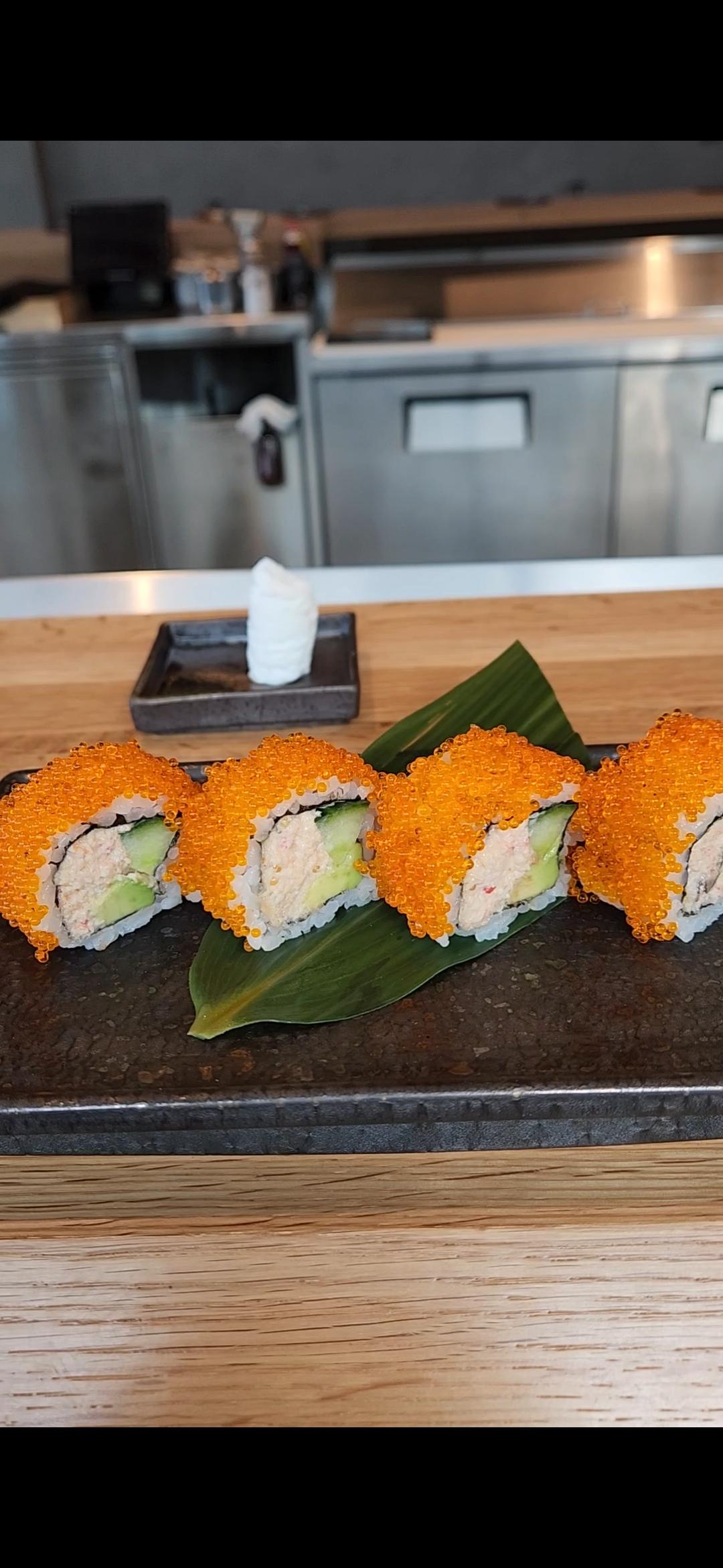 韩国寿司店真贵。
在温哥华，有一家新开的韩国寿司店，装潢的很漂亮，但真贵，比普通