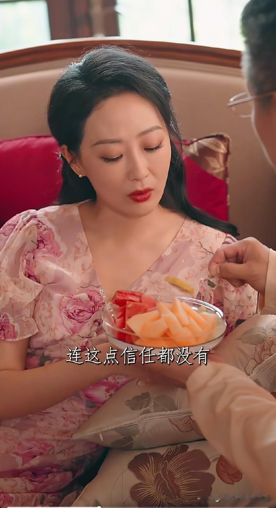 听说崩老头这个词，还是在网络上。
据说那些二十来岁的小姑娘，撒娇，说甜话，聊天，