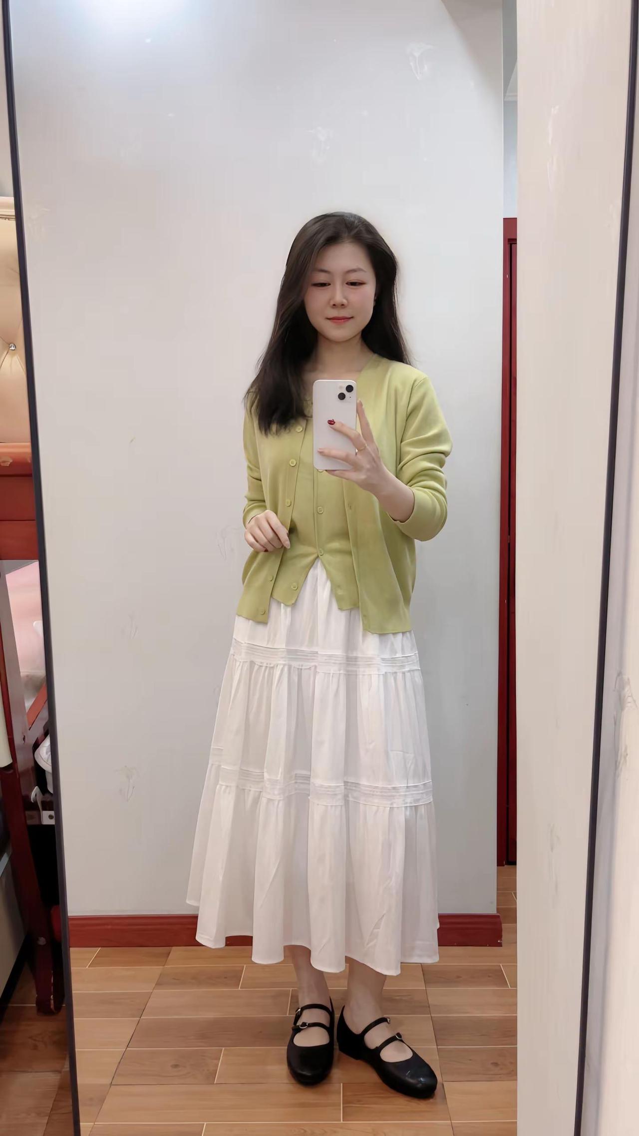 原歌家三件套开衫，几种不同穿搭，搭配我的小白裙，又洋气又好看，闭眼冲不亏！穿搭 