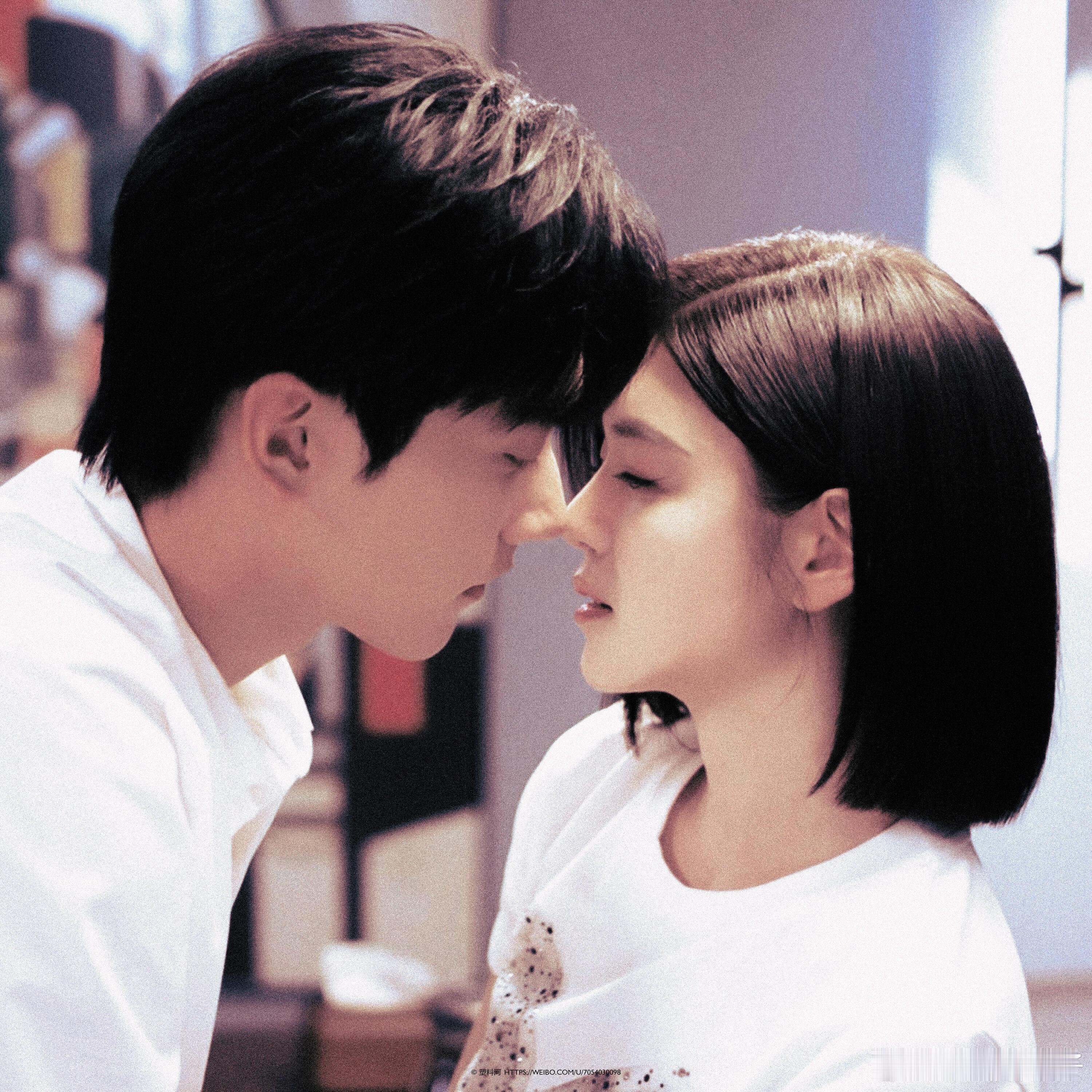 陈妍希周柯宇剧里追到剧外狠狠磕到妙不柯妍！剧里的岑矜李雾甜到剧外  微博之夜红毯