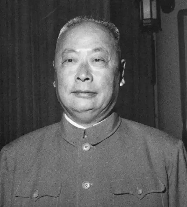 1949那一年，在繁华的大都市上海，有个以前是红军警卫的刘全德，没想到却变成国民