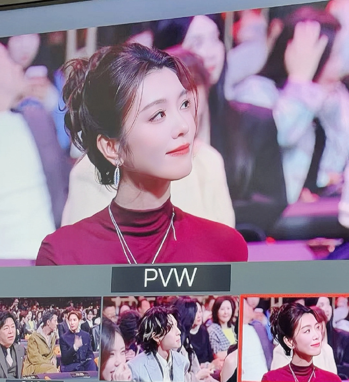 李云霄内场镜头李云霄内场美到导播了 李云霄微博之夜内场切到她镜头这一下，导播都被