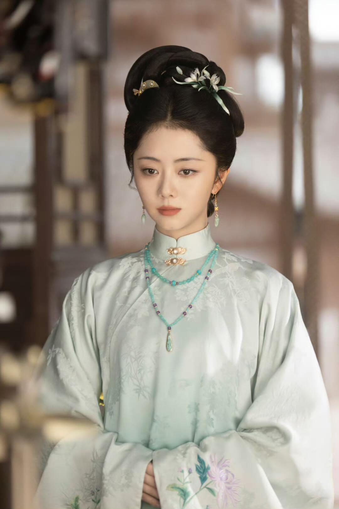 高温裹厚衣拍戏，还要演出冻到脱力的状态，细节情绪全部拉满，值得更多认可谭松韵40