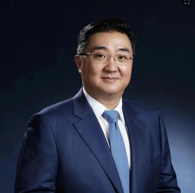 今天，林肯中国官宣换帅，由上汽老将贾鸣镝接替朱梅君，担任林肯中国总裁。据悉，朱梅