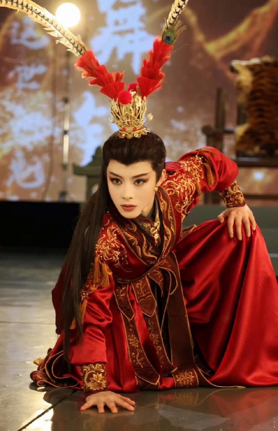 观鹤笔记 陈丽君反串陈丽君领衔主演大戏《我的大观园》5月全国巡演，这是真瓜 ​​