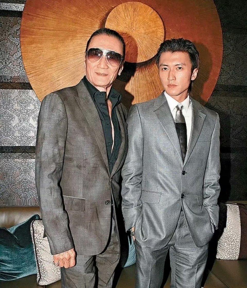 谢贤去世他这个盘前六字，正财透干，地支一片金水不见一点火的根气。他曾经说过，可以