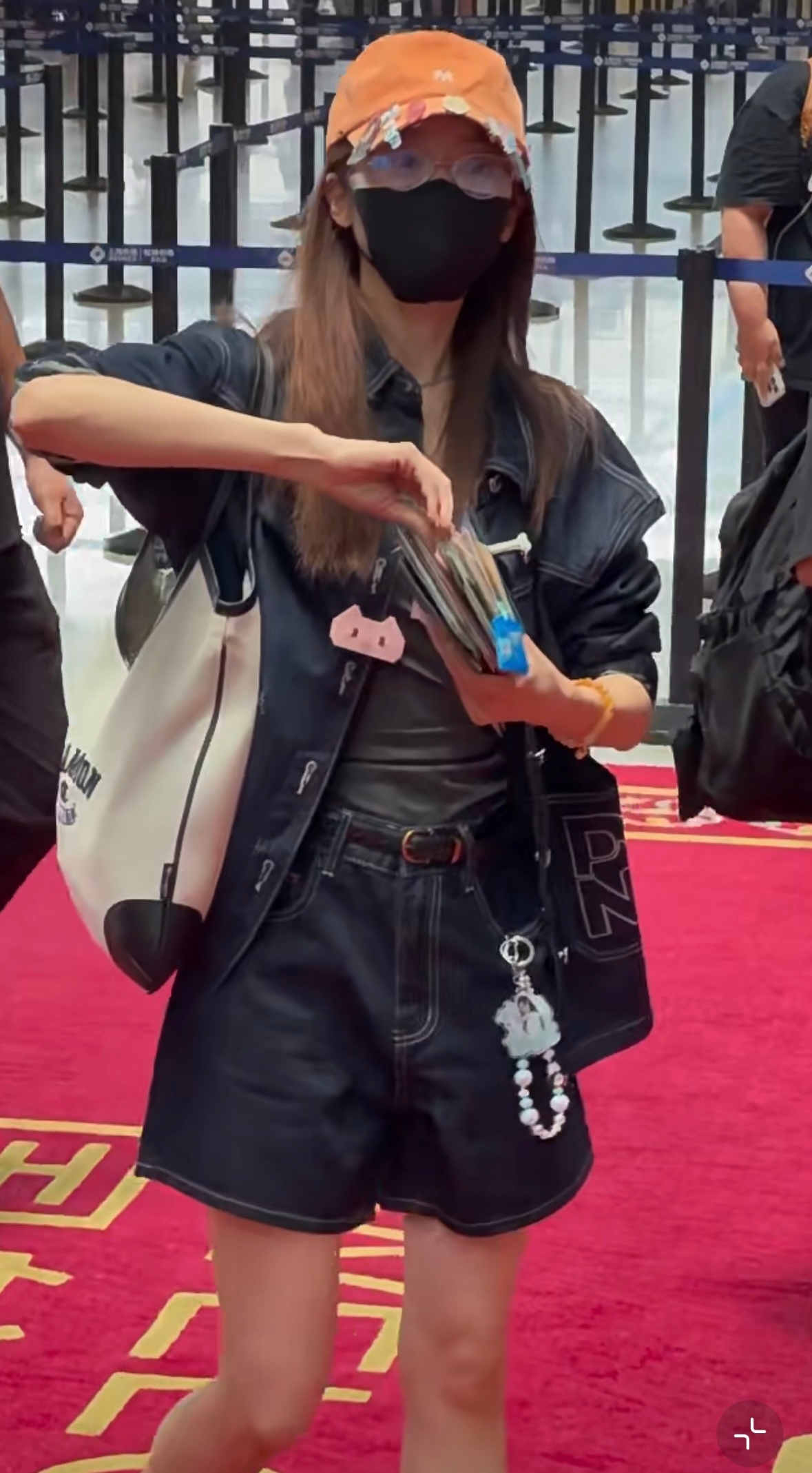张月家里的夹子堆成山了吧 