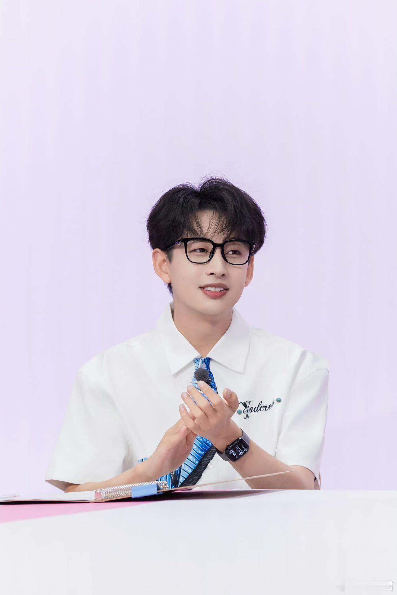 齐思钧再获年度优秀主持人 从新锐到优秀的稳步前行，齐思钧的努力从未停歇！真诚又专