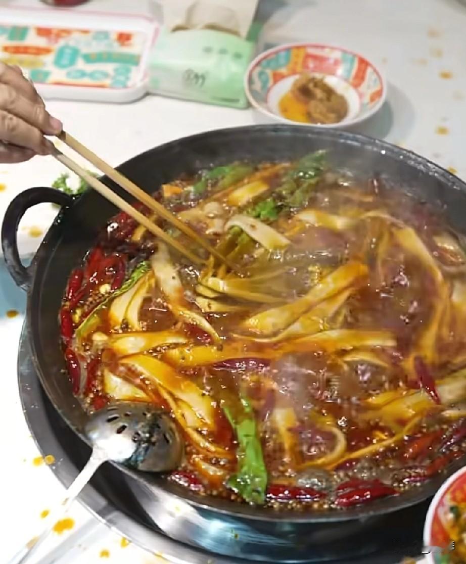 为促进消费，南溪狂甩30万消费券，火锅折扣叠满，太香了！你薅到羊毛了吗？

 