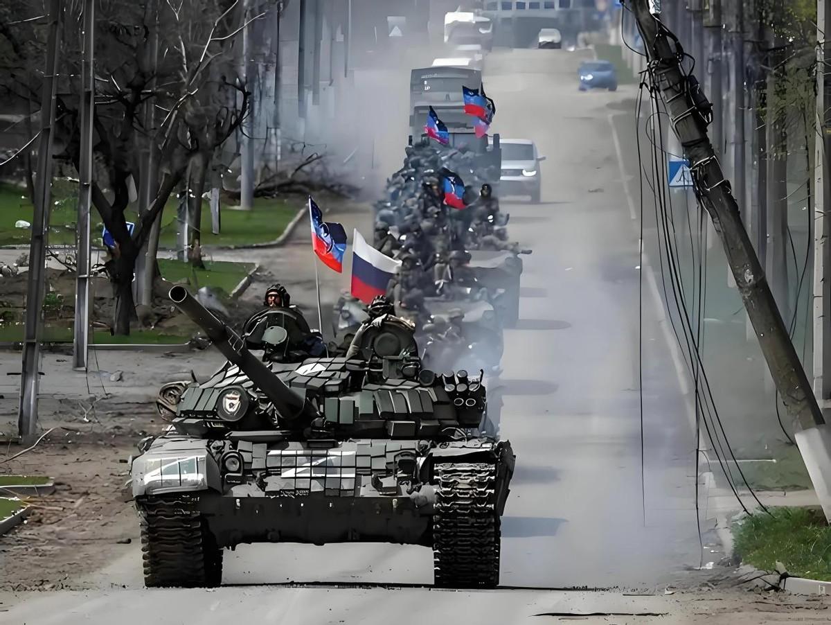 在俄乌冲突中，如果俄罗斯输了，未来几十年甚至几代人都得承担巨额的战争赔偿，国家可