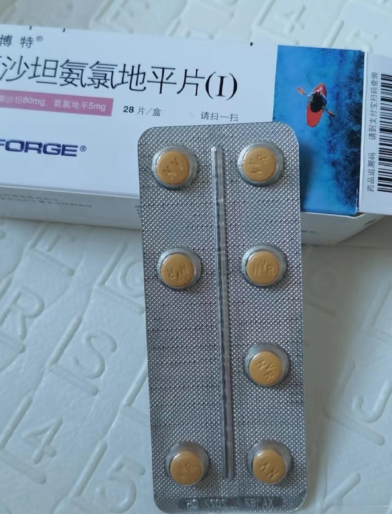 男子将降压药片掰开吃后当场昏迷 缓释片或者控释片如果掰开，那就会破坏缓释结构，瞬