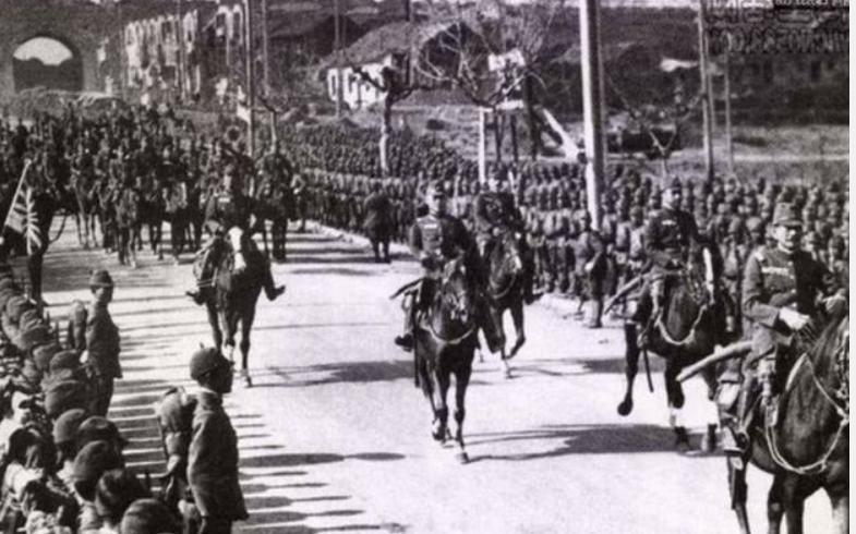 1939年，身处重庆的蒋介石，连续多次给长沙打电话，要求薛岳率军撤退。

193