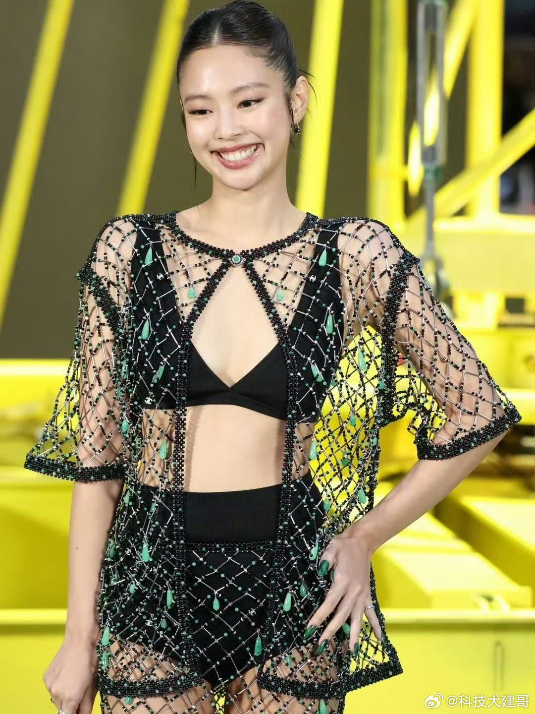 Jennie镂空透视装羡慕财阀吗？ 